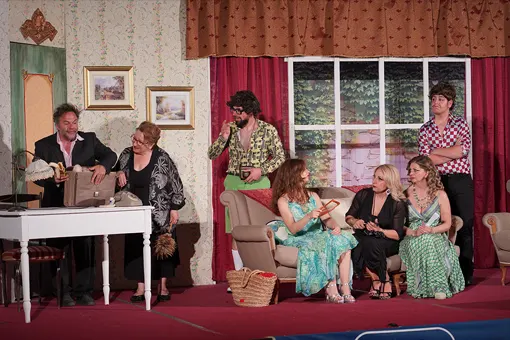 Video "Parenti serpenti"